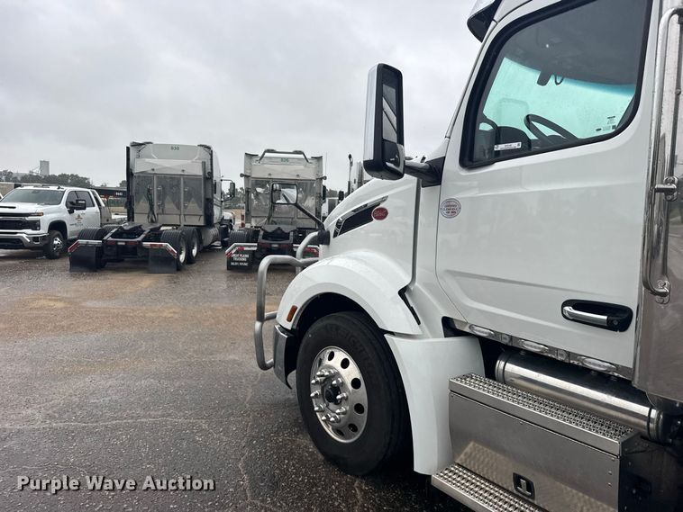 image for item DY3143 2025 Peterbilt 579 semi truck