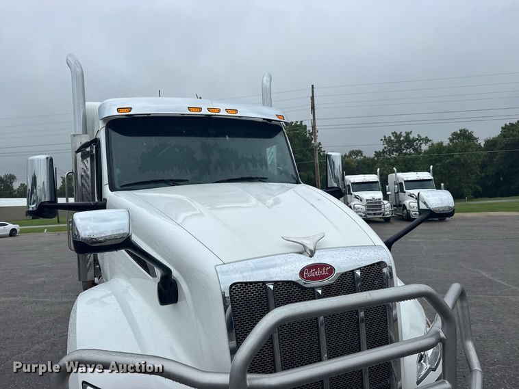 image for item DY3143 2025 Peterbilt 579 semi truck