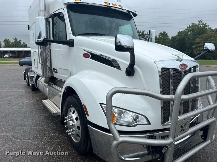 image for item DY3143 2025 Peterbilt 579 semi truck