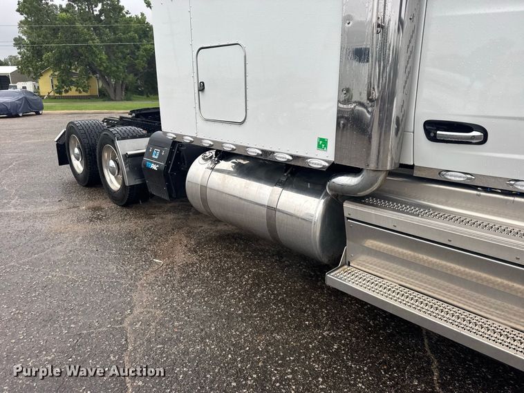 image for item DY3143 2025 Peterbilt 579 semi truck