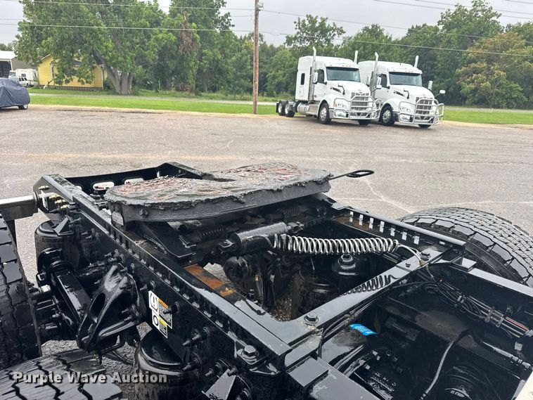 image for item DY3143 2025 Peterbilt 579 semi truck