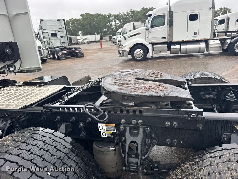 image for item DY3143 2025 Peterbilt 579 semi truck
