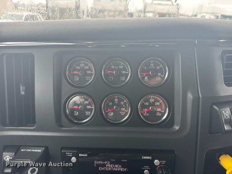 image for item DY3143 2025 Peterbilt 579 semi truck