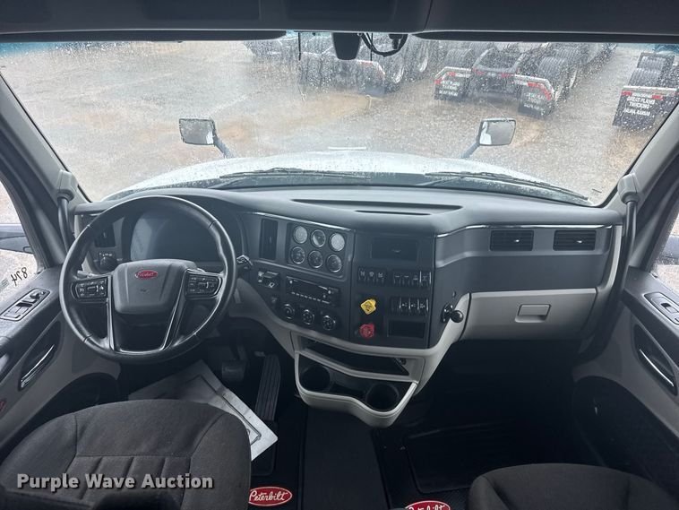 image for item DY3143 2025 Peterbilt 579 semi truck