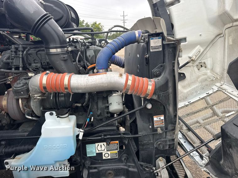 image for item DY3143 2025 Peterbilt 579 semi truck