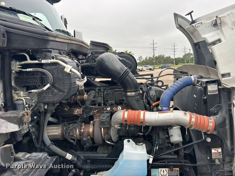 image for item DY3143 2025 Peterbilt 579 semi truck