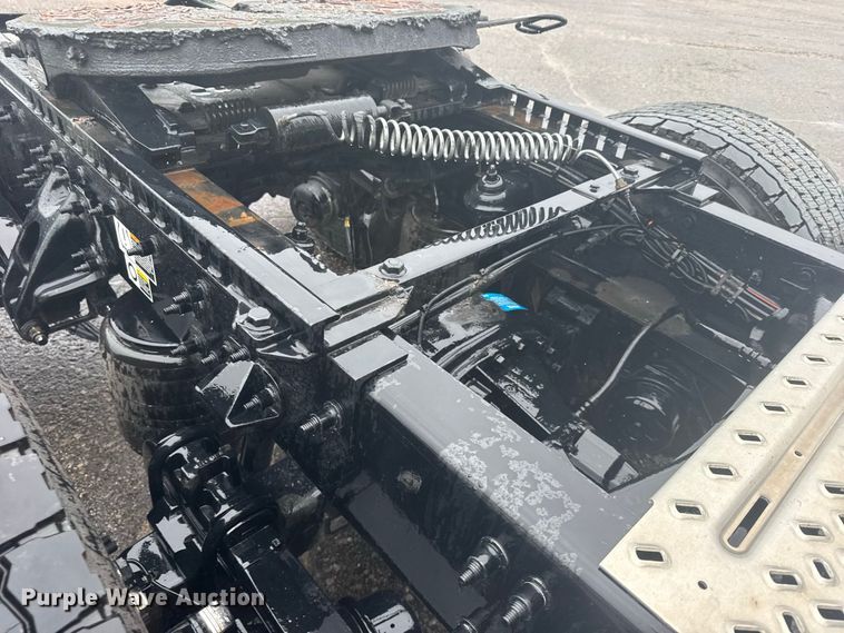image for item DY3143 2025 Peterbilt 579 semi truck