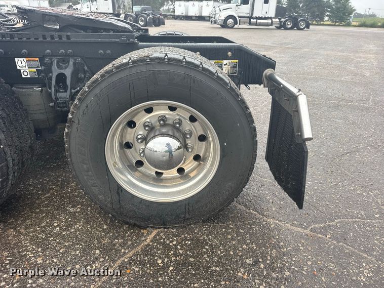 image for item DY3143 2025 Peterbilt 579 semi truck