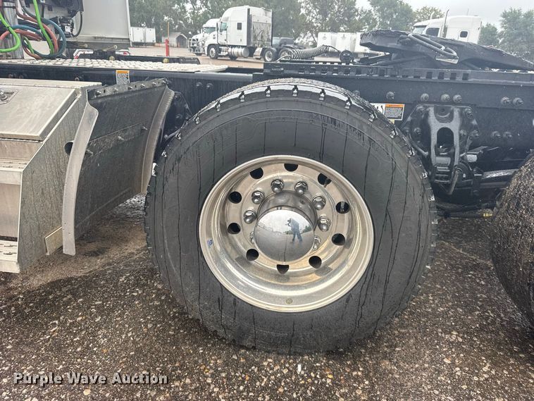 image for item DY3143 2025 Peterbilt 579 semi truck