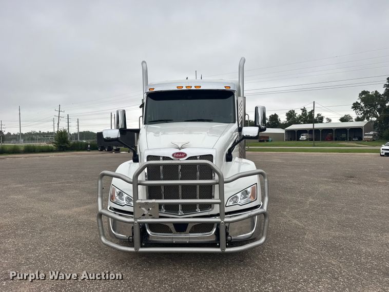 image for item DY3144 2025 Peterbilt 579 semi truck
