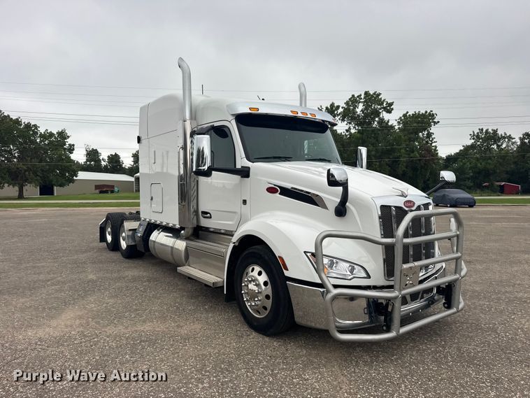 image for item DY3144 2025 Peterbilt 579 semi truck