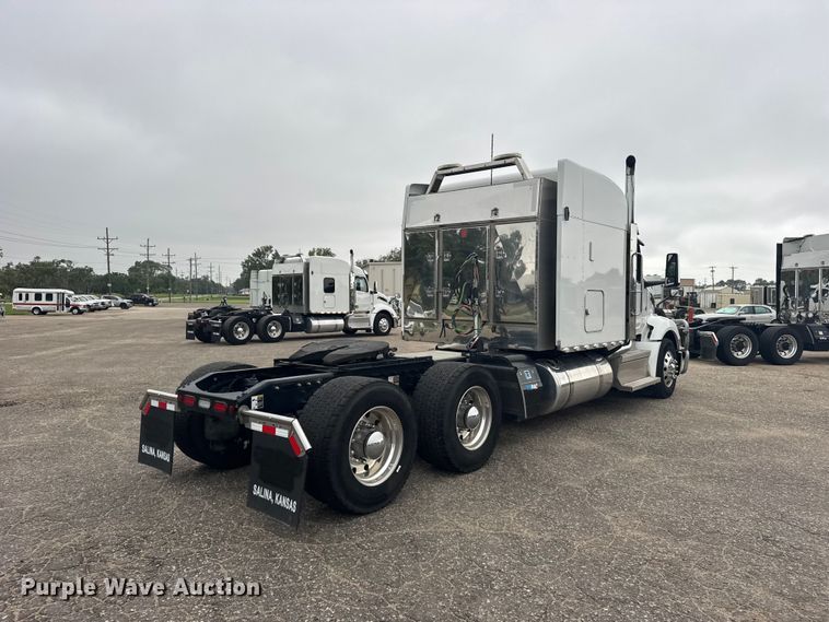 image for item DY3144 2025 Peterbilt 579 semi truck