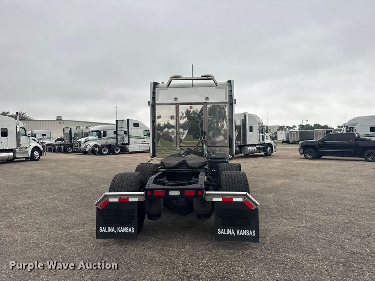 image for item DY3144 2025 Peterbilt 579 semi truck