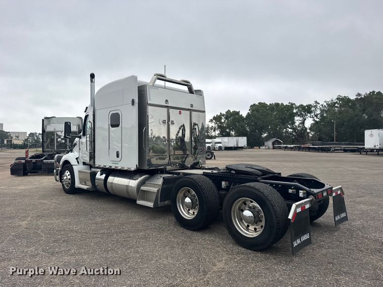 image for item DY3144 2025 Peterbilt 579 semi truck