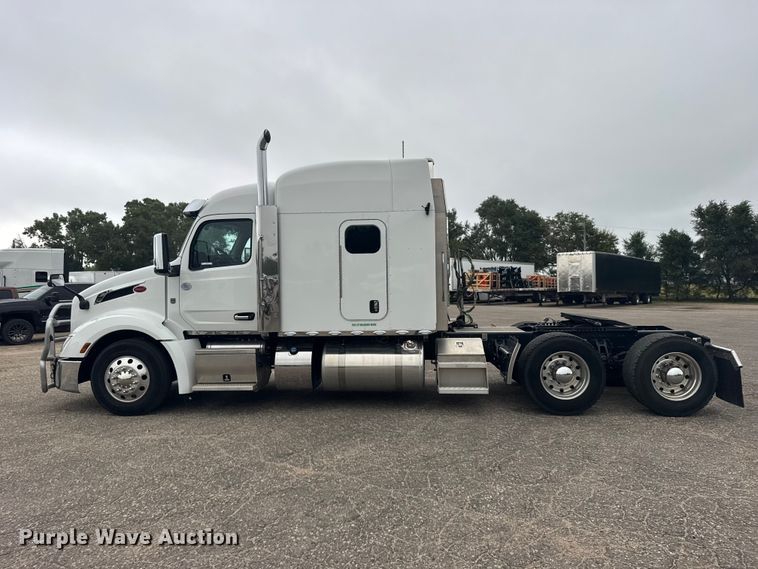 image for item DY3144 2025 Peterbilt 579 semi truck