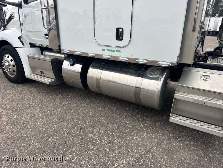image for item DY3144 2025 Peterbilt 579 semi truck