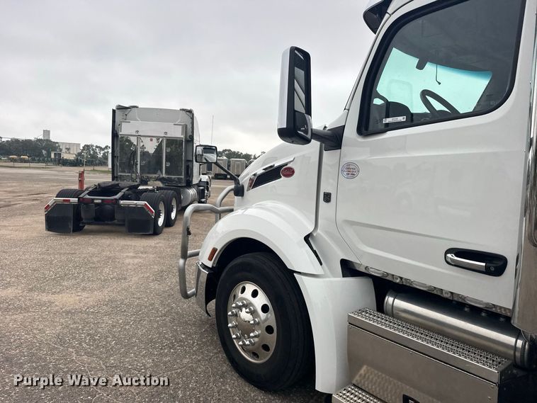 image for item DY3144 2025 Peterbilt 579 semi truck