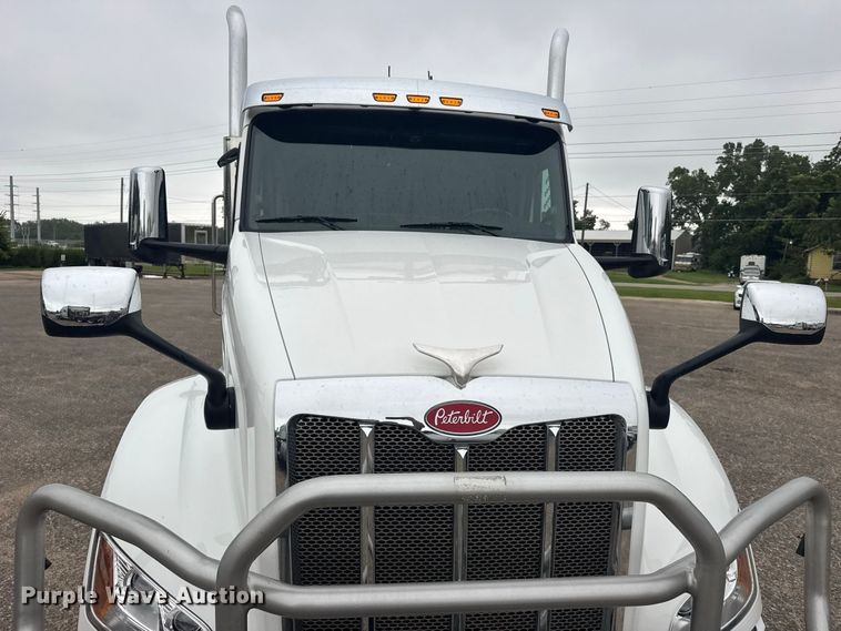 image for item DY3144 2025 Peterbilt 579 semi truck