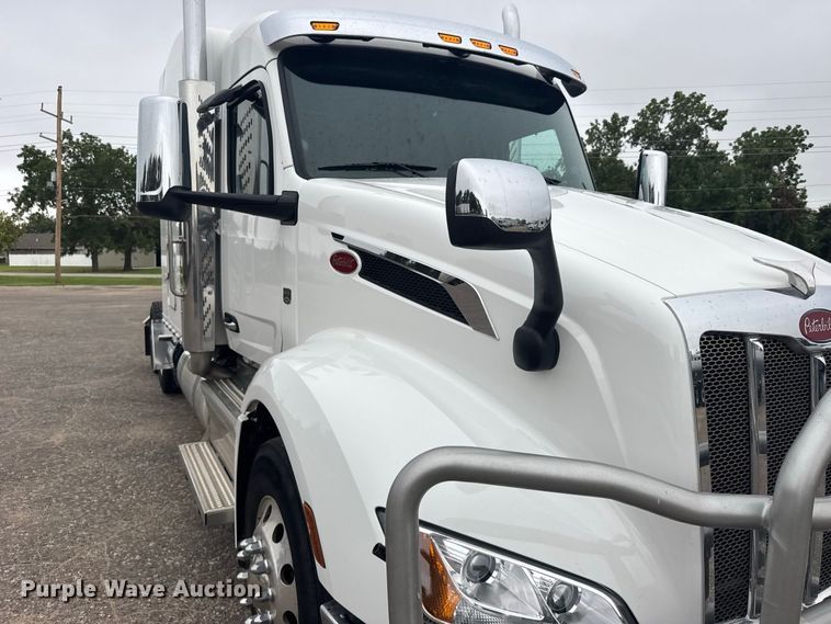 image for item DY3144 2025 Peterbilt 579 semi truck