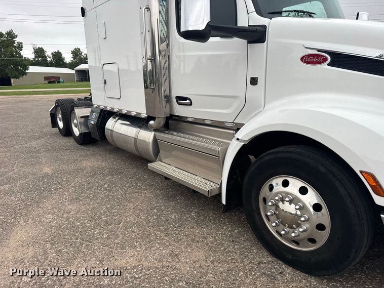 image for item DY3144 2025 Peterbilt 579 semi truck