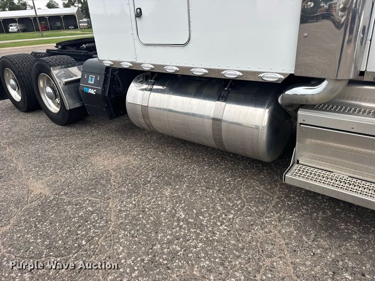image for item DY3144 2025 Peterbilt 579 semi truck