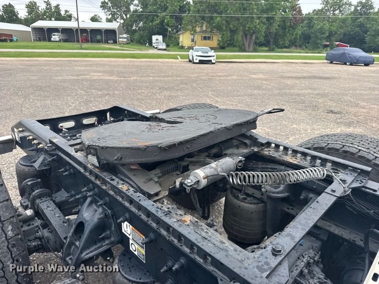 image for item DY3144 2025 Peterbilt 579 semi truck