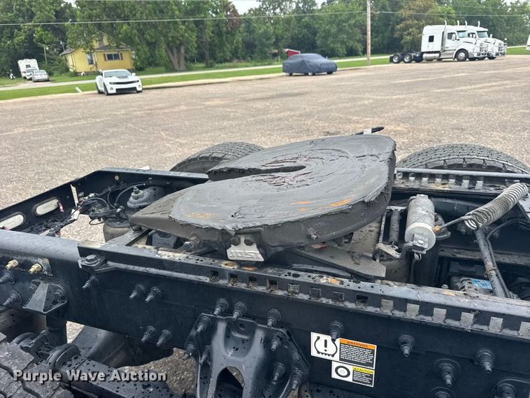 image for item DY3144 2025 Peterbilt 579 semi truck