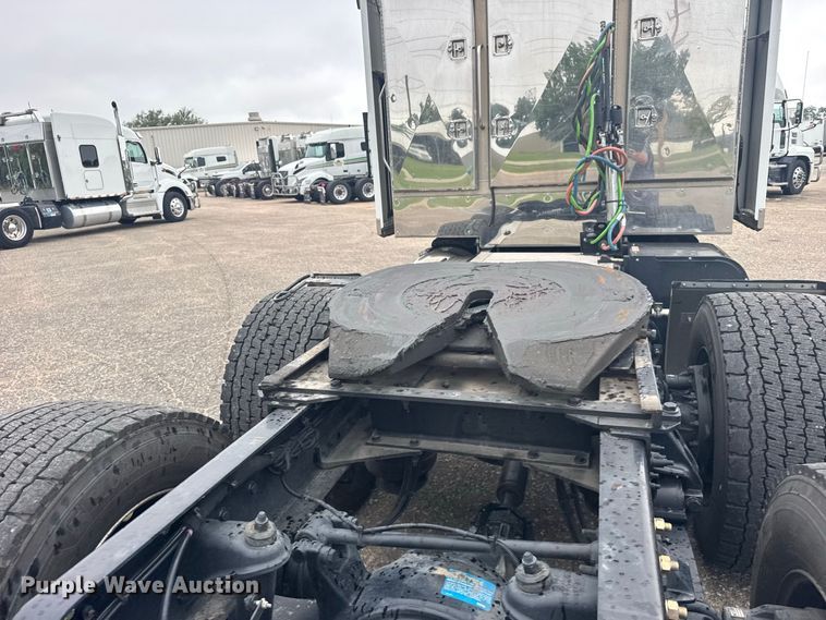 image for item DY3144 2025 Peterbilt 579 semi truck