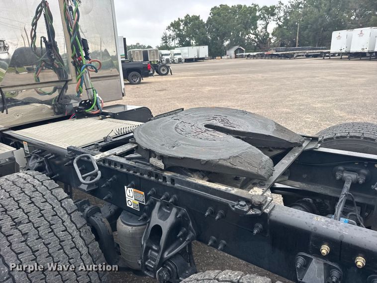 image for item DY3144 2025 Peterbilt 579 semi truck