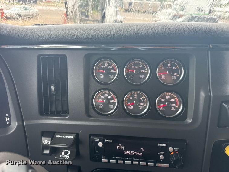 image for item DY3144 2025 Peterbilt 579 semi truck