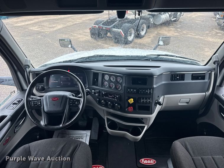image for item DY3144 2025 Peterbilt 579 semi truck