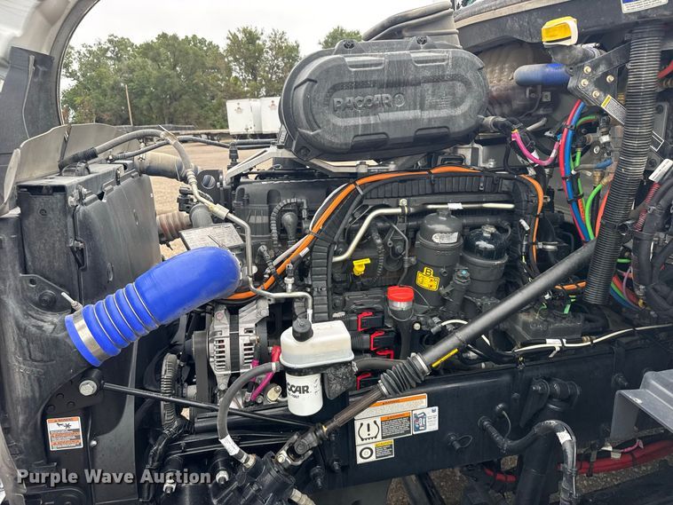 image for item DY3144 2025 Peterbilt 579 semi truck