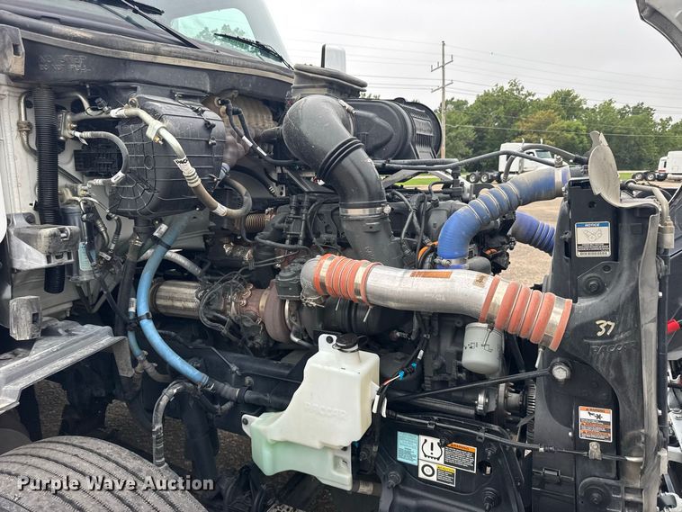 image for item DY3144 2025 Peterbilt 579 semi truck