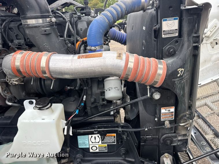 image for item DY3144 2025 Peterbilt 579 semi truck
