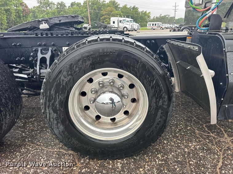 image for item DY3144 2025 Peterbilt 579 semi truck