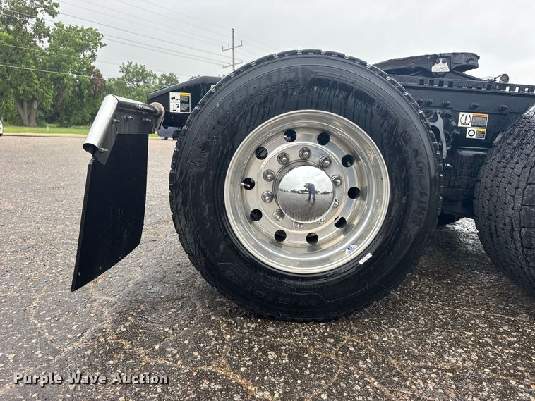 image for item DY3144 2025 Peterbilt 579 semi truck