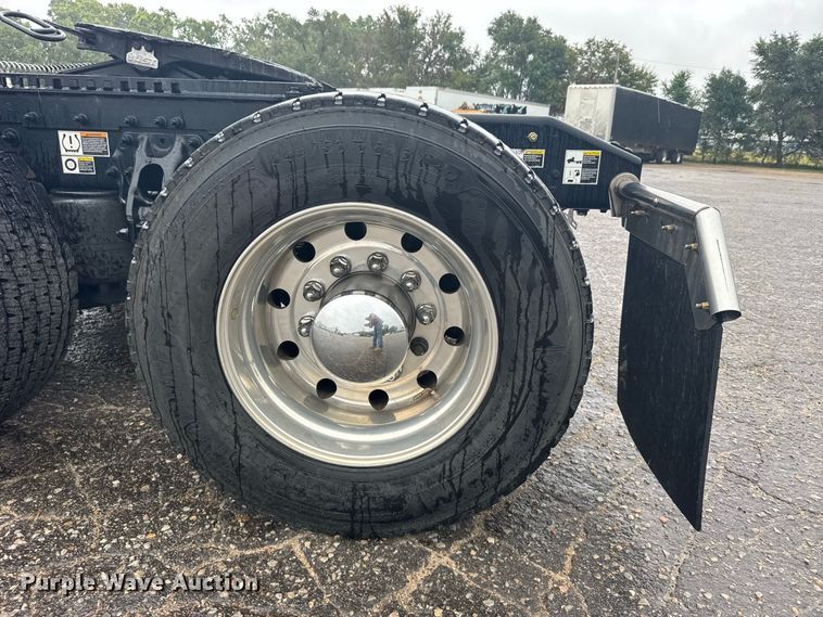image for item DY3144 2025 Peterbilt 579 semi truck