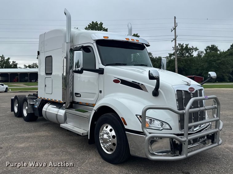 image for item DY3145 2025 Peterbilt 579 semi truck