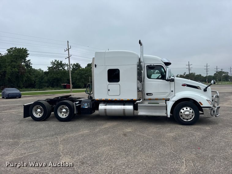 image for item DY3145 2025 Peterbilt 579 semi truck