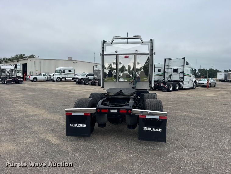 image for item DY3145 2025 Peterbilt 579 semi truck