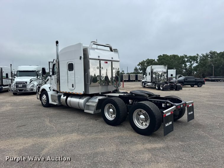 image for item DY3145 2025 Peterbilt 579 semi truck