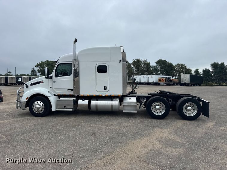 image for item DY3145 2025 Peterbilt 579 semi truck