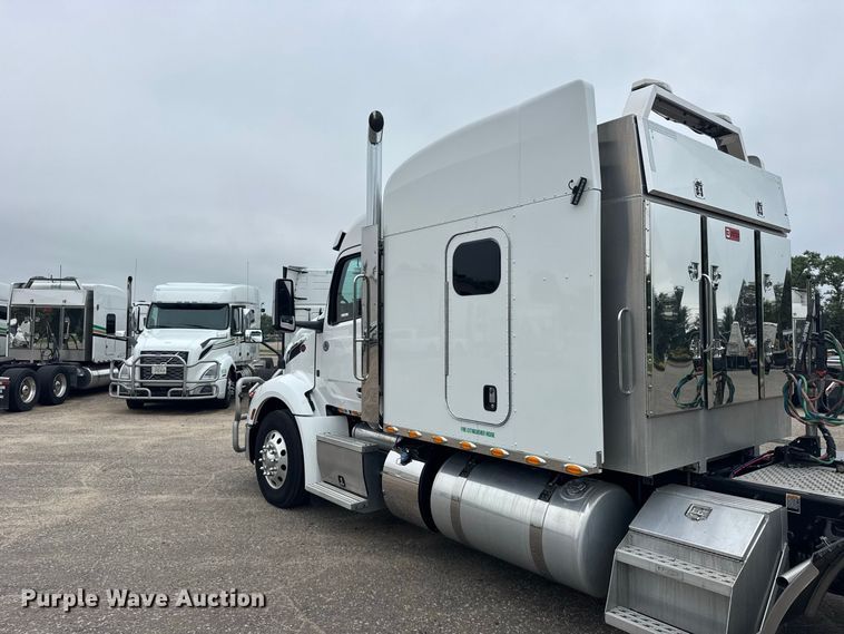 image for item DY3145 2025 Peterbilt 579 semi truck