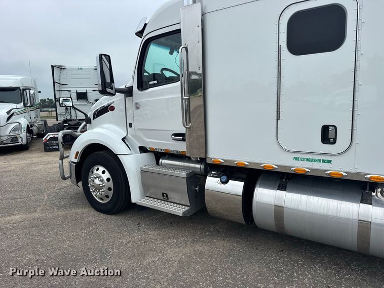 image for item DY3145 2025 Peterbilt 579 semi truck