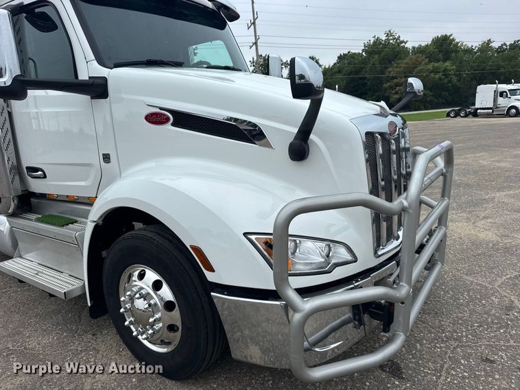 image for item DY3145 2025 Peterbilt 579 semi truck