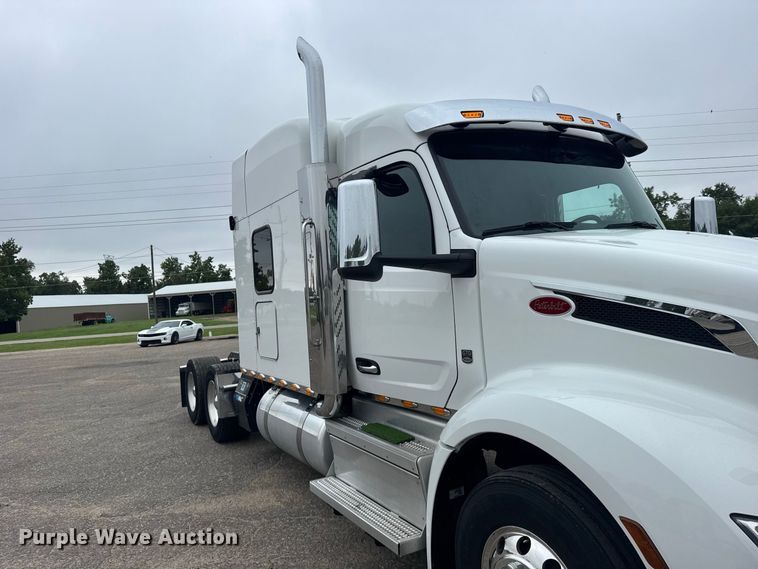 image for item DY3145 2025 Peterbilt 579 semi truck