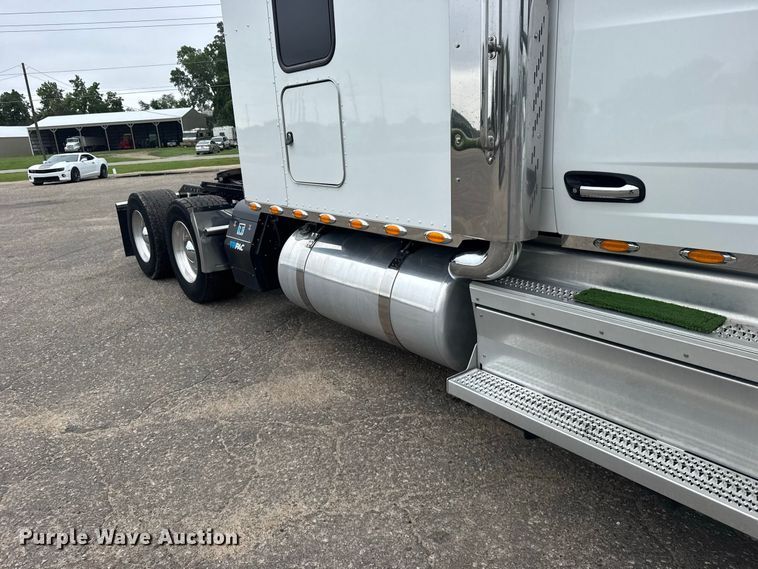 image for item DY3145 2025 Peterbilt 579 semi truck