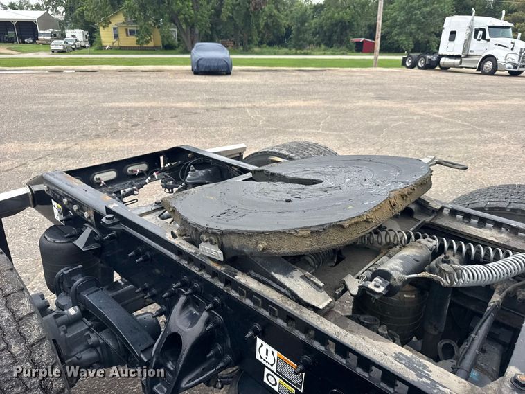 image for item DY3145 2025 Peterbilt 579 semi truck