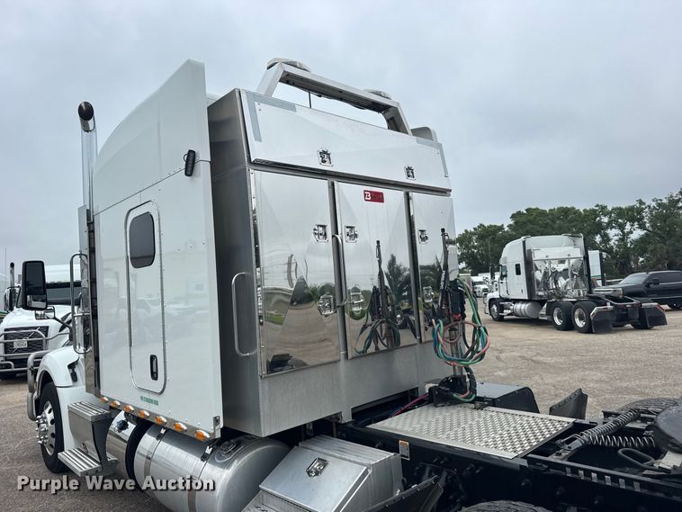 image for item DY3145 2025 Peterbilt 579 semi truck