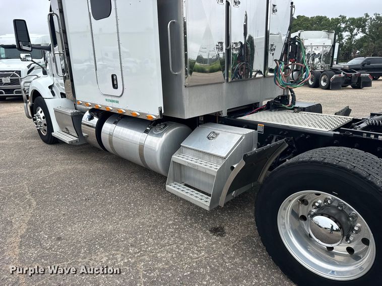 image for item DY3145 2025 Peterbilt 579 semi truck